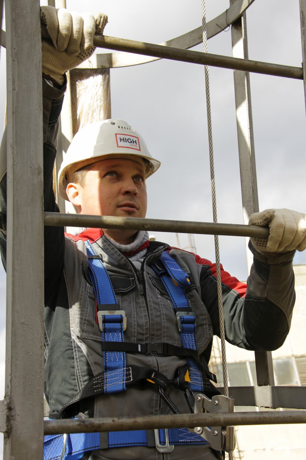 Жёсткая вертикальная анкерная линия Vertikal | High Safety