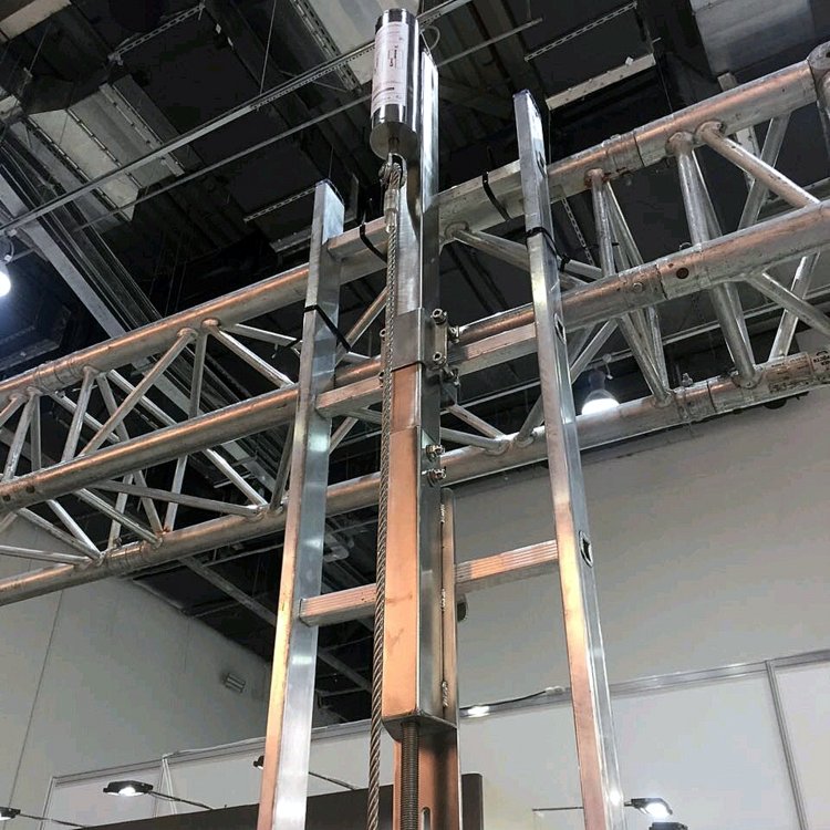 Жёсткая вертикальная анкерная линия Vertikal | High Safety