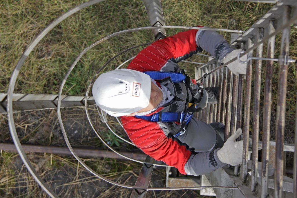 Жёсткая вертикальная анкерная линия Vertikal | High Safety